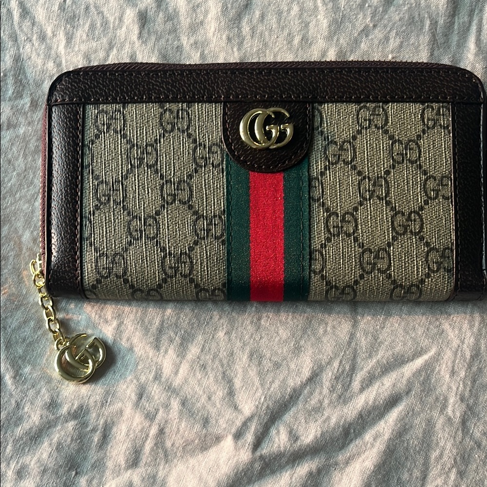 Gucci Brown and Green Key & Card Holder with Iconic Design
